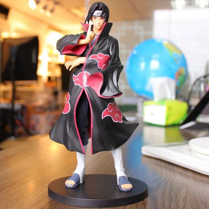 Figura action Itachi Uchiha GK, genio dell'Akatsuki, in posa dinamica, dettagliata statua da collezione, rappresenta il personaggio anime.