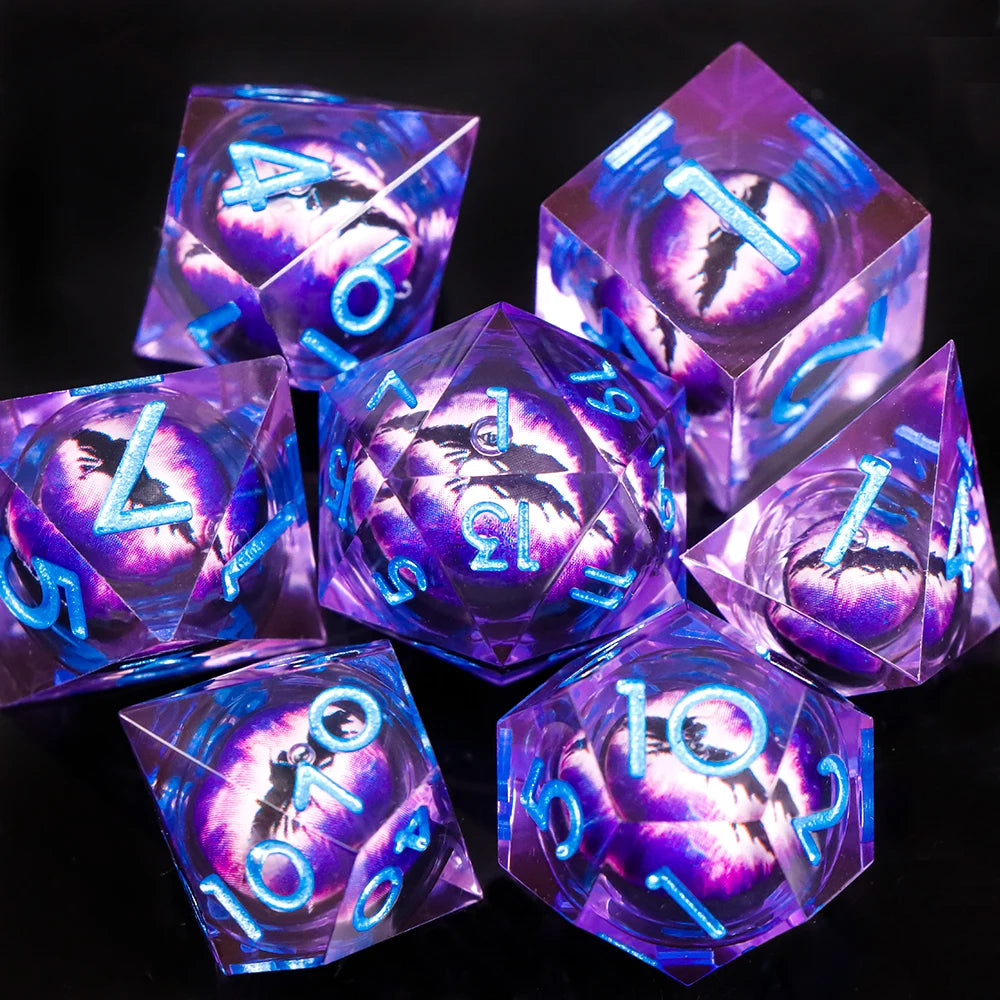 Set di dadi Dragon Eye di Otaku Family Store, dadi a spigoli vivi con nucleo liquido per giochi di ruolo come D&D e Pathfinder.