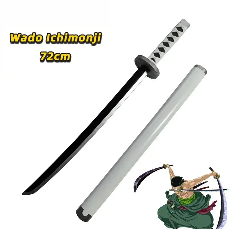 Spada da cosplay lunga 72 cm ispirata a One Piece, con dettagli realistici, perfetta per costumi e cosplay di Otaku Family Store.