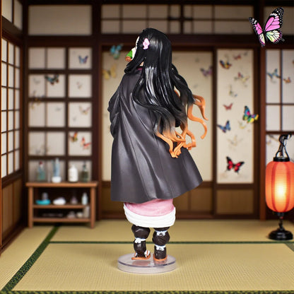 Action figure di Nezuko Kamado da Demon Slayer: Kimetsu no Yaiba, dettagliata e colorata, di marca Otaku Family Store Online.