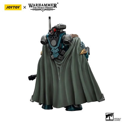 Action figure Warhammer JOYTOY The Horus Heresy, Alpha Legion Exodus, Headhunter Prime, dettagliato e in posa, su sfondo neutro.
