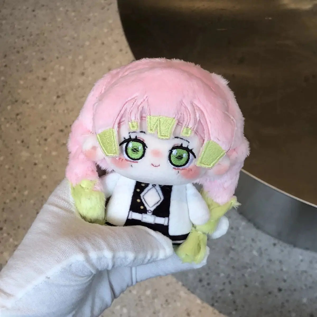 Chiave a pendant a forma di bambola Kanroji Mitsuri, Tokito Muichiro o Shinobu Kocho da Demon Slayer, 10cm, gadget Otaku Family.