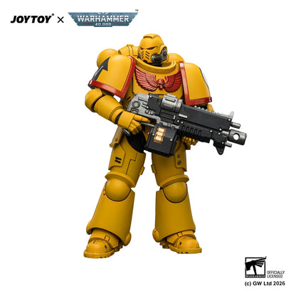 Figura d'azione Warhammer 40.000 Ultramarines Intercessor di Otaku Family con fucile a impulsi, pistola e spada a catena.