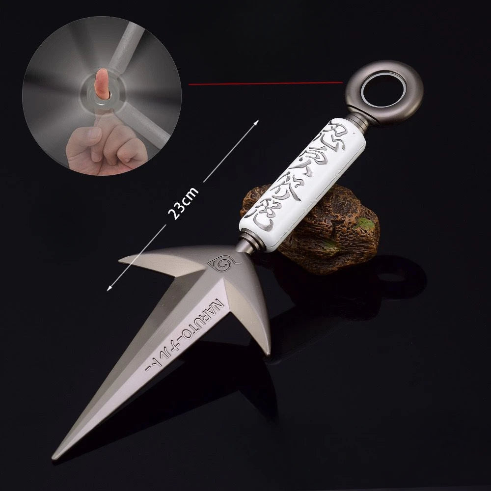Kunai Minato gadget Otaku Family Store, arma tradizionale giapponese in metallo con dettagli realistici, simbolo di Naruto.