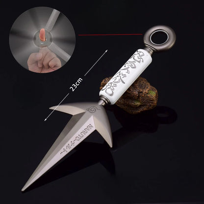 Kunai Minato gadget Otaku Family Store, arma tradizionale giapponese in metallo con dettagli realistici, simbolo di Naruto.