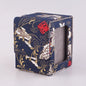 Scatola porta carte Otaku Family Store con finestra trasparente, magnetica, per oltre 120 carte TCG in stile elegante.