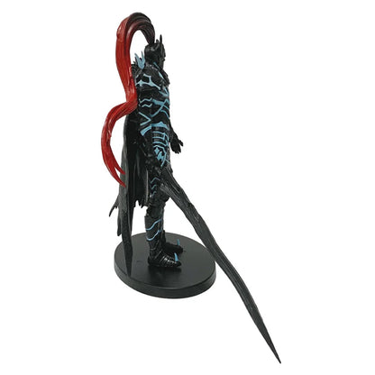 Action figure Knight Commander Igris Blood Shadow della Shadow Legion di Solo Leveling, dettagliata e posizionata in modo dinamico