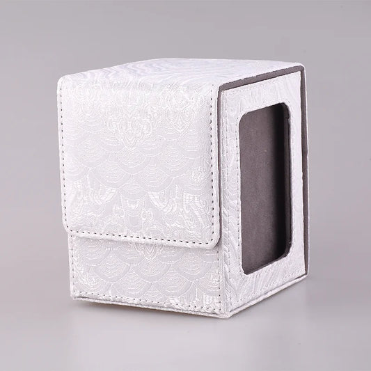 Box porta carte Otaku Family Store con finestra trasparente, capacità 120+ per carte TCG, design pratico e resistente.