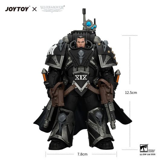 Figura d'azione Warhammer 40K Raven Guard Kaedes Nex, il Corvo di Sangue, in posa con dettagli ricchi e armatura futuristica