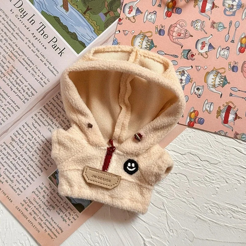 Vestaglia invernale Labubu di Otaku Family, con cappuccio e cappello, imbottita, per bambole di 15-17cm, in piumino e pile.