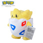 Peluches Pokémon Gengar, Mimikyu, Pikachu e Charizard, gadget morbidi e dettagliati, ideali per collezionisti e appassionati.