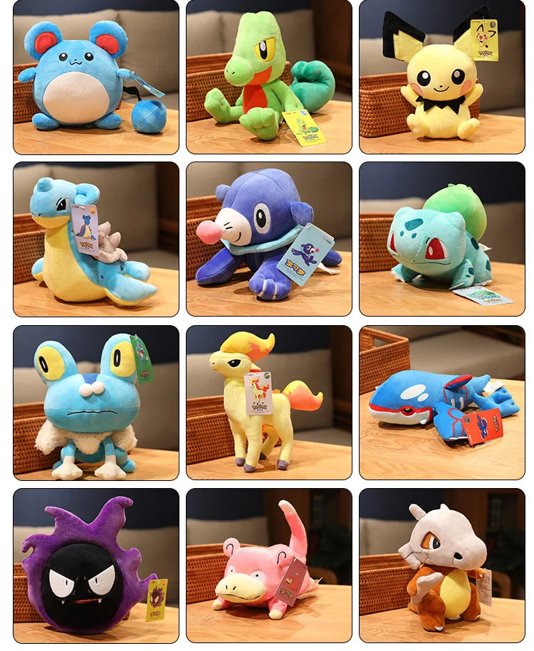 Peluches Pokémon Pikachu, Charizard, Gengar, Squirtle, Espeon, Glaceon e Umbreon, gadget morbidi e colorati.