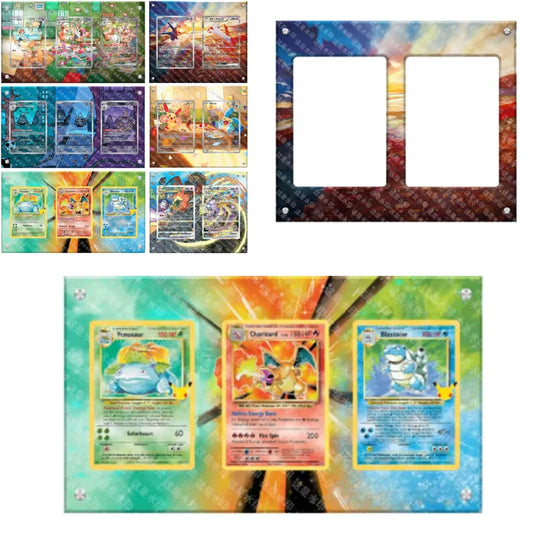 Carte Pokémon Latias, Charizard e Mewtwo in stile anime con supporto da collezione Otaku Family Shop Online.