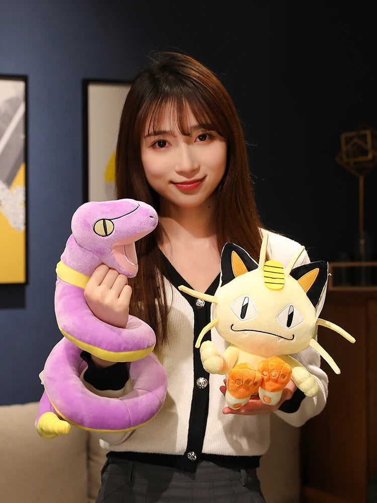 Peluches Pokémon Pikachu, Charizard, Gengar, Squirtle, Espeon, Glaceon e Umbreon, gadget morbidi e colorati per collezionisti.