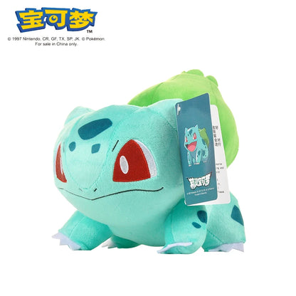 Peluches Pokémon Gengar, Mimikyu, Pikachu e Charizard, gadget morbidi e colorati, perfetti per collezionisti e fan Pokémon.