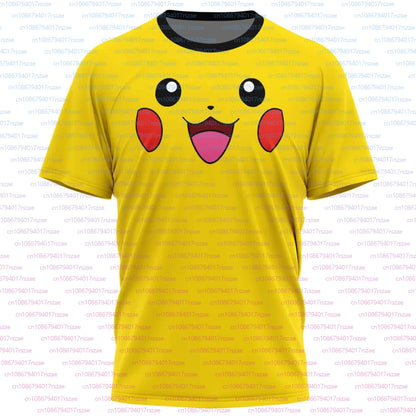 T-shirt Pokémon con Pikachu e Snorlax, gadget anime giapponese, con immagini colorate di Pocket Monster, marca Otaku Family Store.