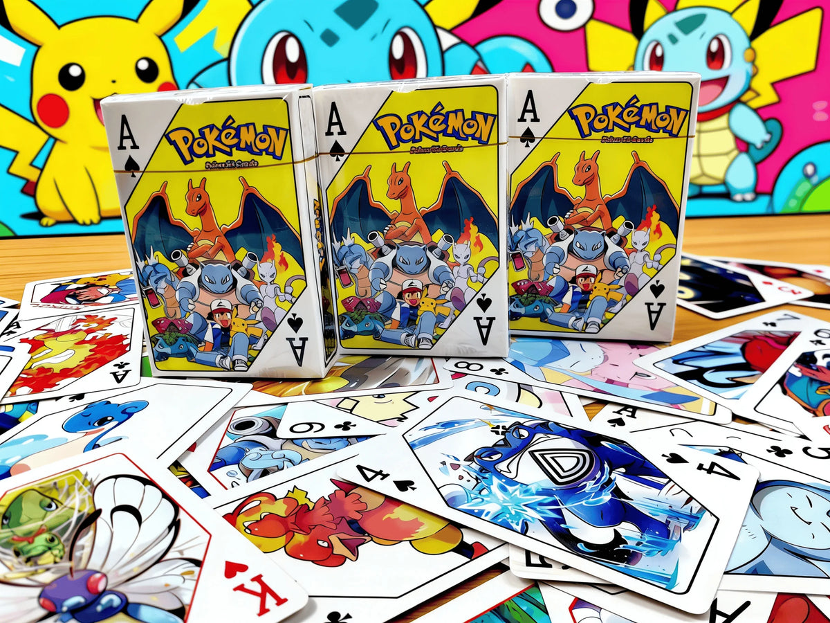 Carte Pokémon POKER di Otaku Family Shop Online, mazzo di carte da gioco con disegni di Pokémon e simboli tematici.