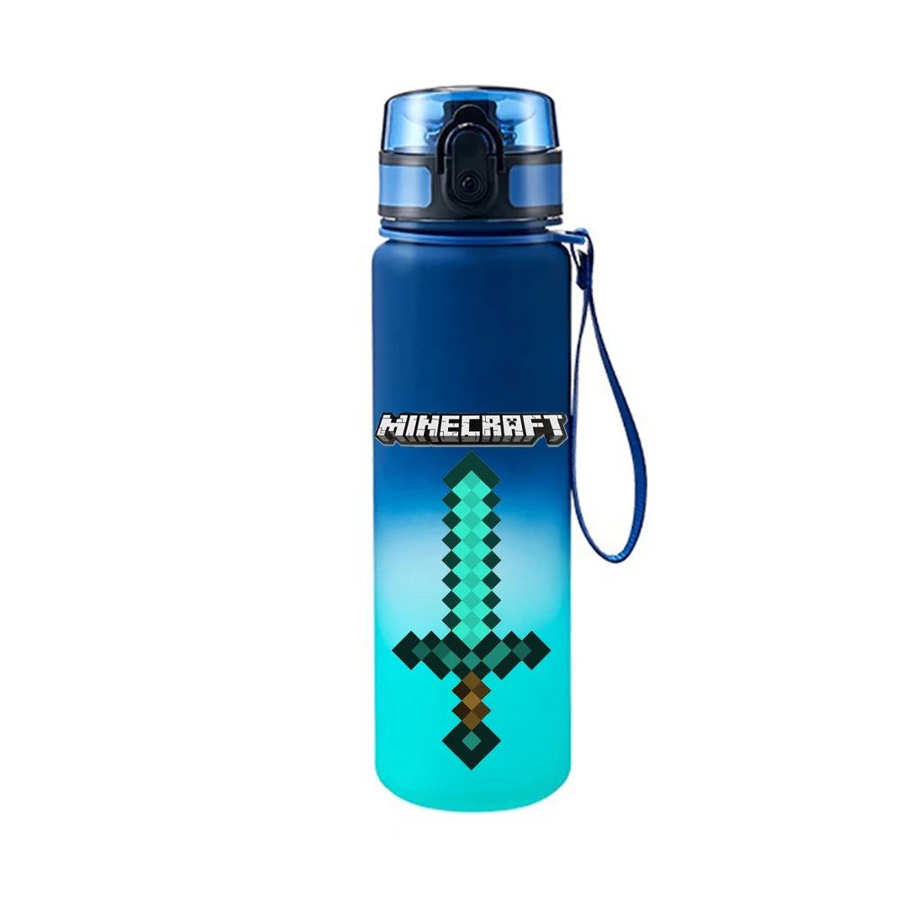 Bottiglia d'acqua in plastica da 650ml stile pixel Minecraft, bottiglia portatile e antiscivolo per sport e outdoor, colore blu.