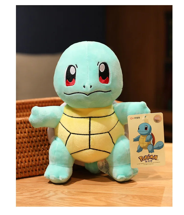 Peluche Pokémon Pikachu, Charizard, Gengar, Squirtle, Espeon, Glaceon e Umbreon, morbide gadget in morbido tessuto colorato.