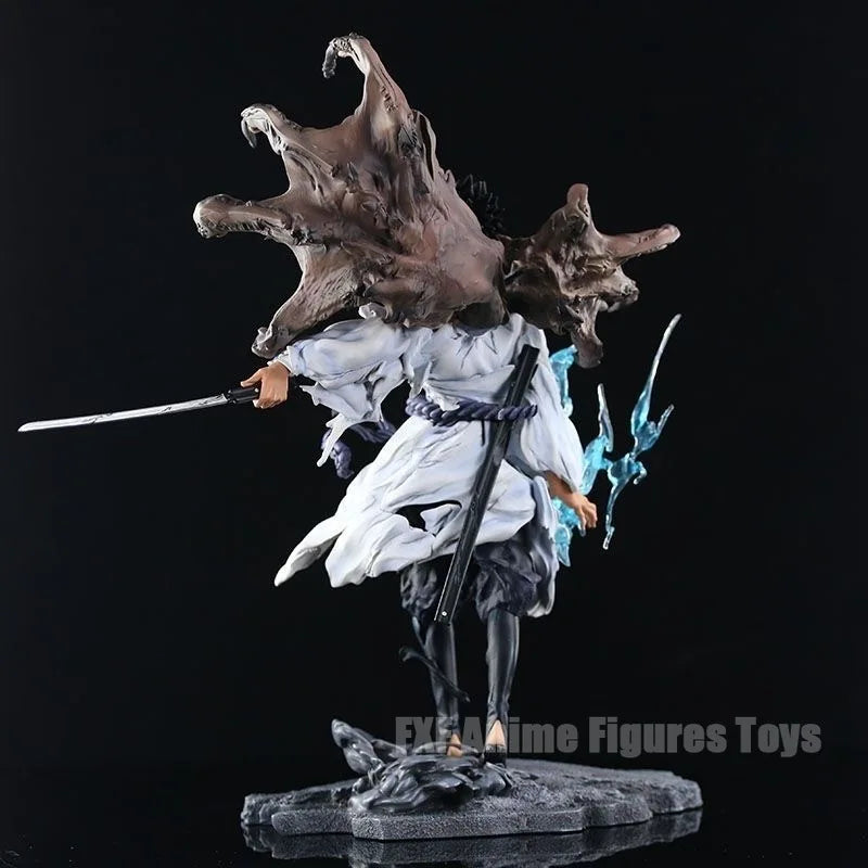 Figura d'azione Uchiha Sasuke Bandai in scala 1/6, personaggio Naruto con dettagli realistici e abbigliamento iconico, da collezione.