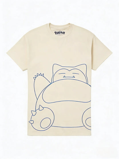 Maglietta Otaku Family Shop con personaggi anime Snorlax, Goku, Sailor Moon e One Piece, stampa colorata su tessuto morbido