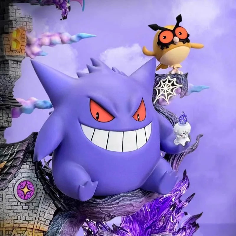 Figura d'azione Gengar di Pokémon, altezza 32cm, in posizione dinamica, con dettagli accurati, prodotta da Otaku Family Store.