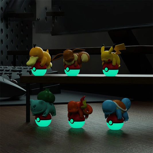 Action figure Pokemon PokeBall Night Light Pikachu e Charmander, bambole fatte a mano, dettagli vivaci e realistici.