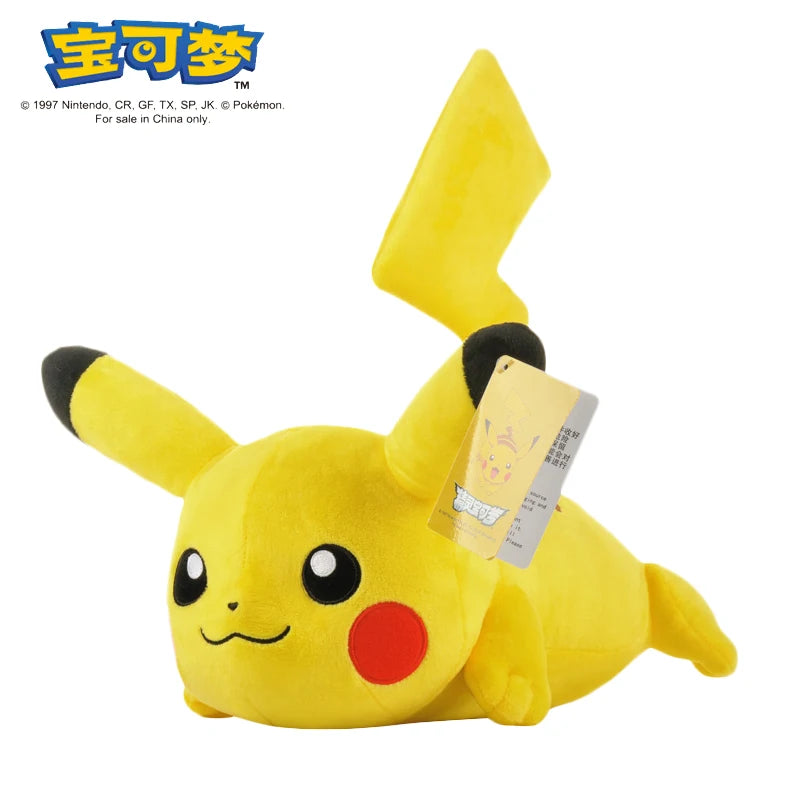 Peluches Pokémon Gengar, Mimikyu, Pikachu e Charizard, gadget morbidi e colorati, ideali per collezionisti e appassionati.