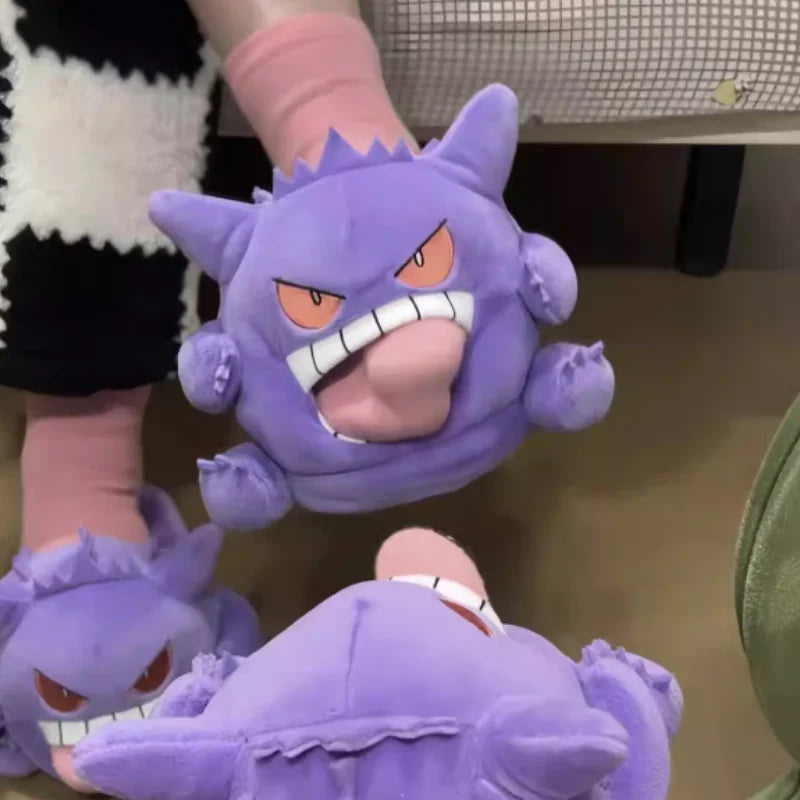 Ciabatte Gengar divertenti 2026, gadget Otaku Family Shop Online, con design spaventoso e dettagli colorati, ideali per gli appassionati.