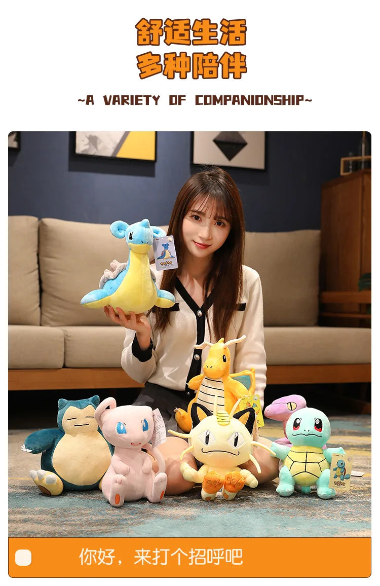 Peluches Pokémon Pikachu, Charizard, Gengar, Squirtle, Espeon, Glaceon e Umbreon, gadget morbidi e colorati.