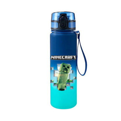 Bottiglia d'acqua portatile da 650ml in stile pixel Minecraft, in plastica blu con chiusura ermetica, ideale per sport e outdoor.
