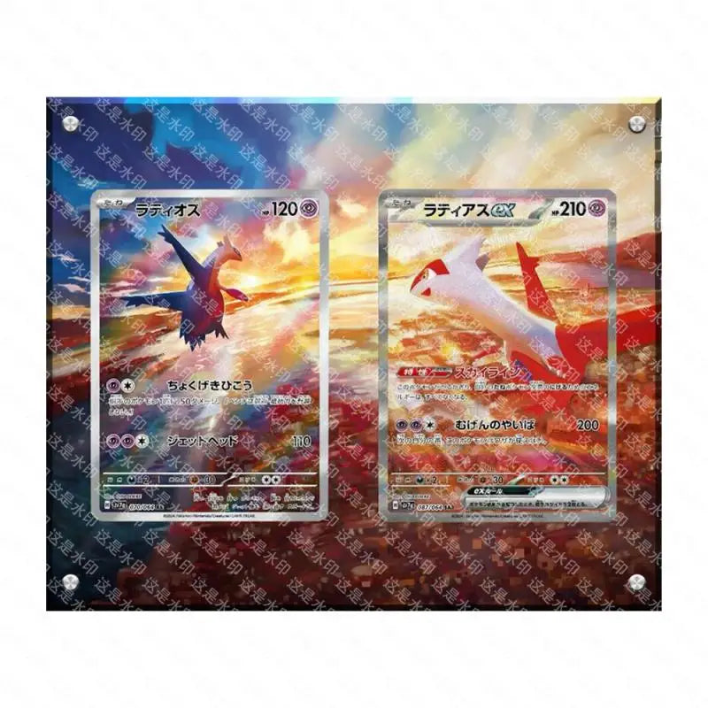 Carte Pokémon Latias, Charizard e Mewtwo su stand di acrilico per collezioni anime e giochi, stile classico otaku.