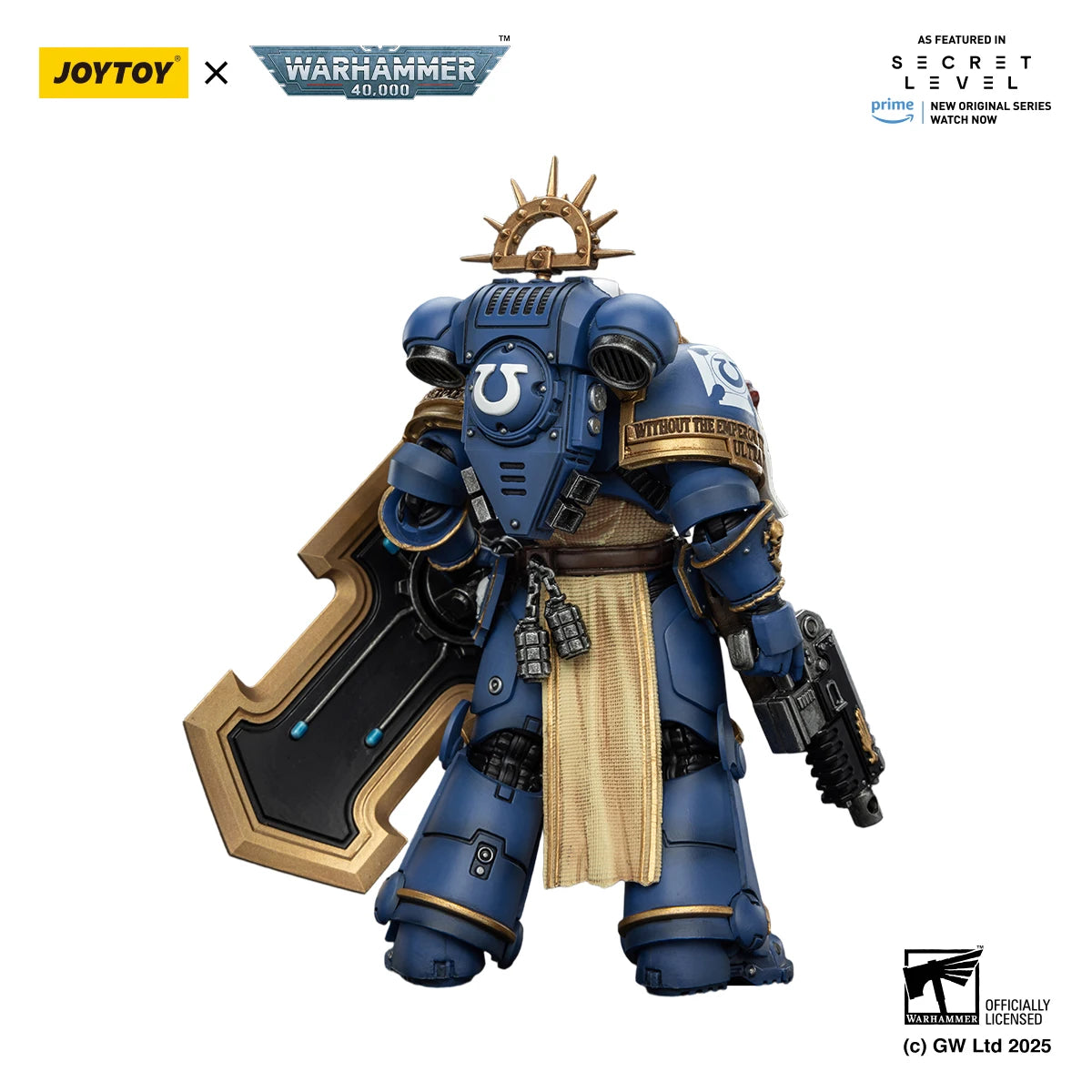 Action figure Warhammer 40K Ultramarines Levantus della Otaku Family con spada energetica, scudo e pistola bolt, in pose dinamica.