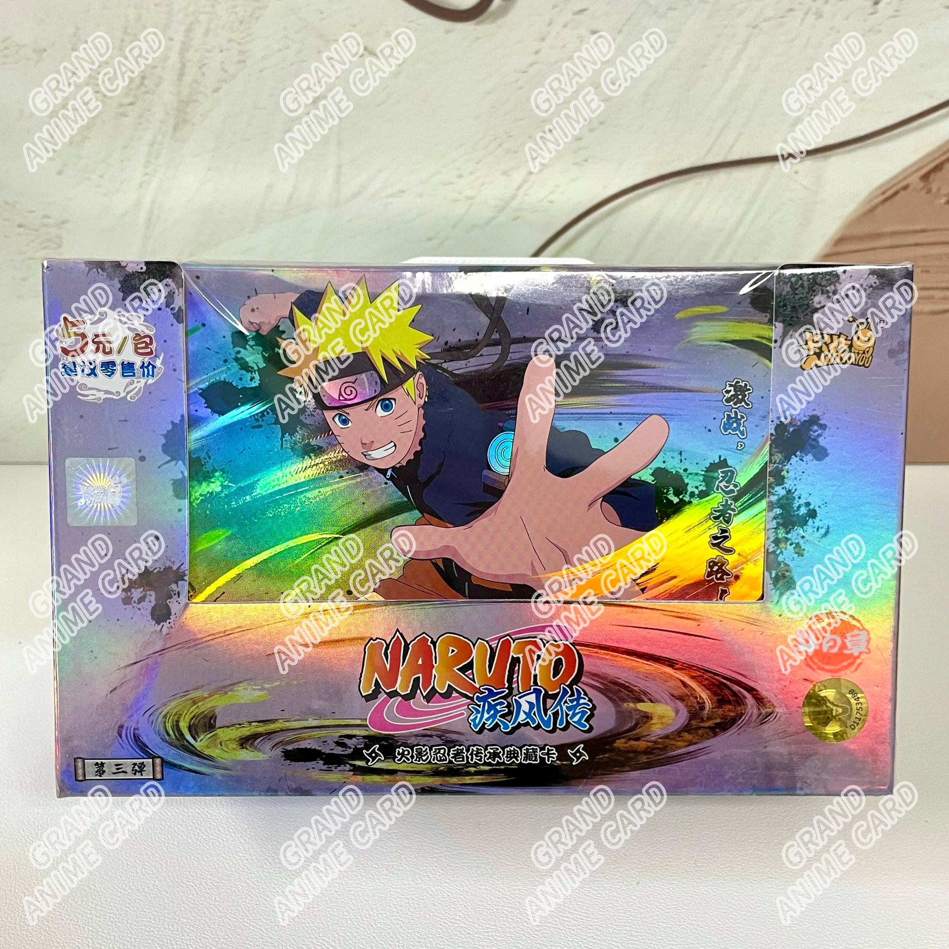 Scatola booster di carte Naruto KAYOU dalla collezione ufficiale, con immagini di personaggi Naruto e simboli ninja.