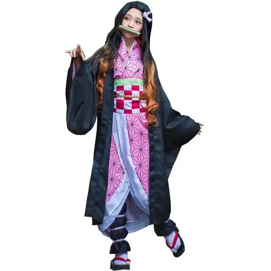 Costume cosplay di Kimetsu no Yaiba Kamado Nezuko con kimono, parrucca e dettagli per cosplay Demon Slayer, di Otaku Family Store.