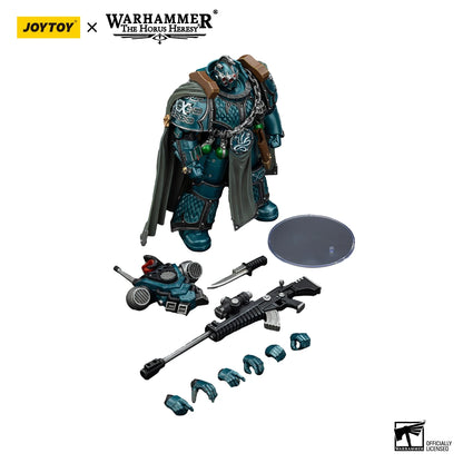 Action figure Warhammer JOYTOY The Horus Heresy Alpha Legion Exodus Headhunter Prime in posa, dettagliata e colorata.