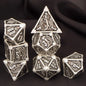Set di dadi poliedrici in metallo per Dungeons & Dragons, 7 pezzi, gadget Otaku Family Store Online, con numeri incisi.