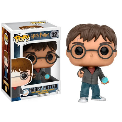 Figurine Funko Pop di Harry Potter con personaggi come Hermione, Ron, Malfoy, Hedwig e Fawkes, dettagli colorati e stilizzati