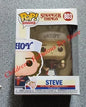 Funko Pop Stranger Series con Eddie, Dustin, Steve, Robin ed Eleven in vinile, personaggi colorati e dettagliati.