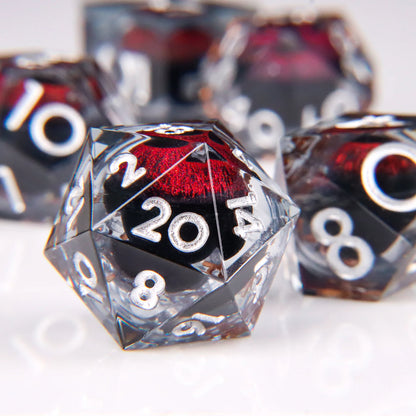 Set di dadi Dragon Eye Otaku Family con bordi affilati e nucleo liquido, perfetto per D&D e Pathfinder, in stile gadget.