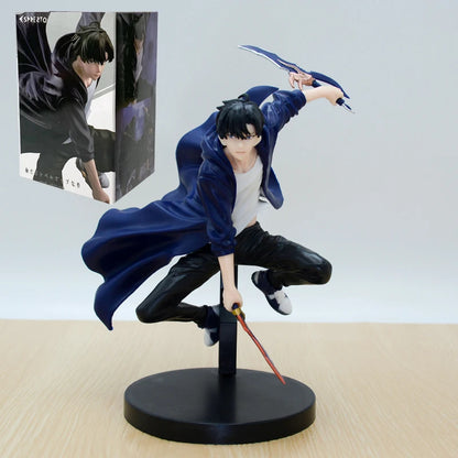 Action figure Commander Igris di Sung Jin-Woo, Cavaliere delle Ombre, in posa con armatura dettagliata e arma.