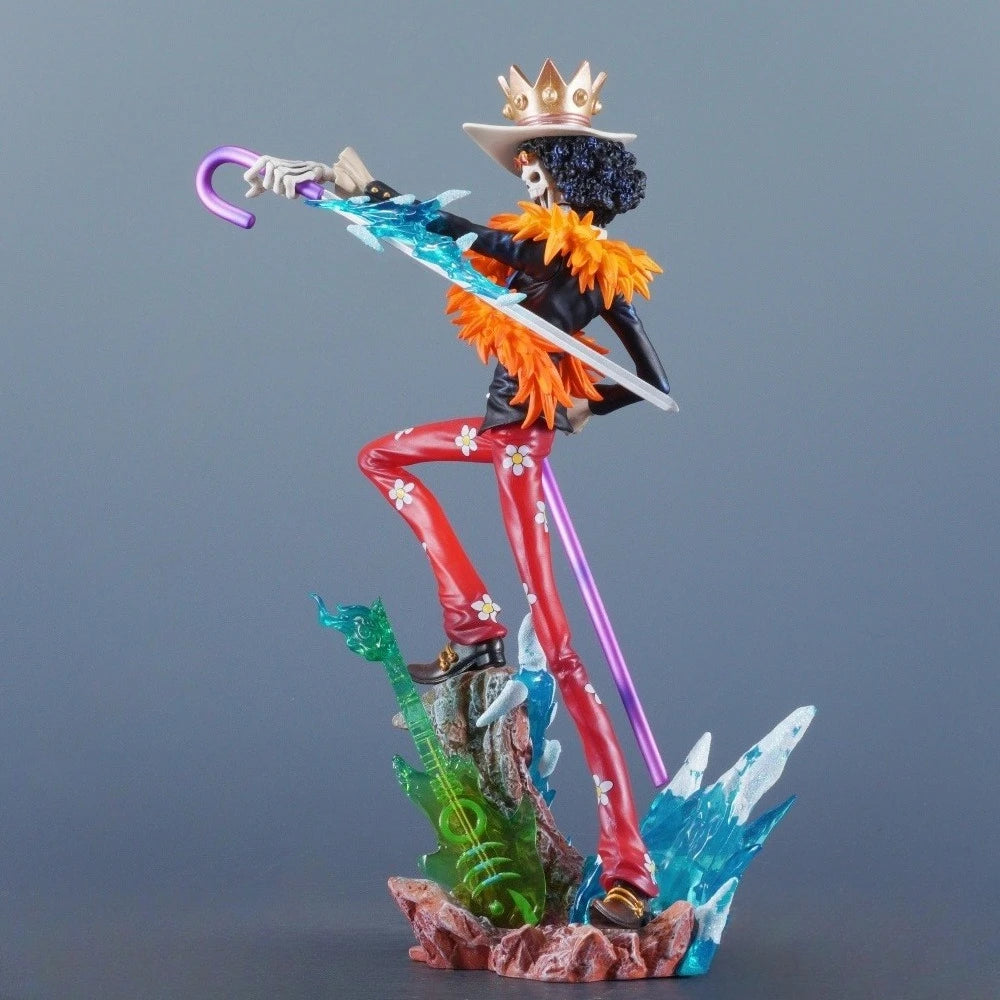 Action figure in PVC di Brook di One Piece, personaggio anime in posizione dinamica, dettagliata e colorata.