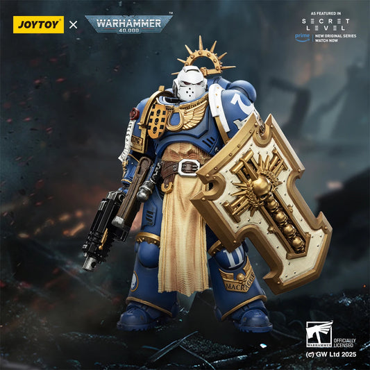 Action figure Warhammer 40K Ultramarines Levantus di Otaku Family Store, con spada energetica, scudo e pistola bolt, in pose dinamica.