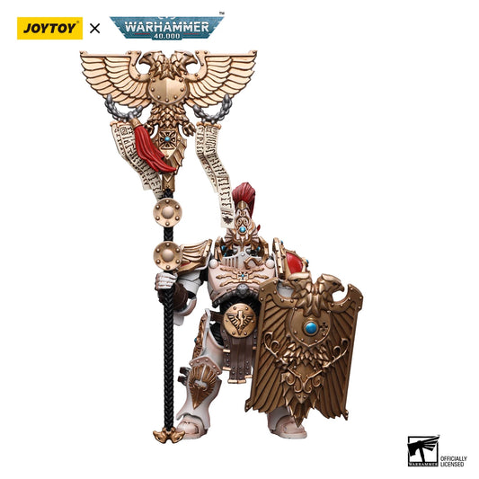 Action figure Warhammer 40K Adeptus Custodes Solar Watch di Otaku Family Store Online, dettagliata e con armatura elaborata.
