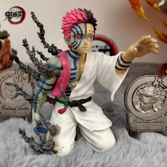 Figura azione Akaza Demon Slayer, modello in PVC di 14cm, rappresenta il personaggio anime Hakuji, dettagliata e realistica.