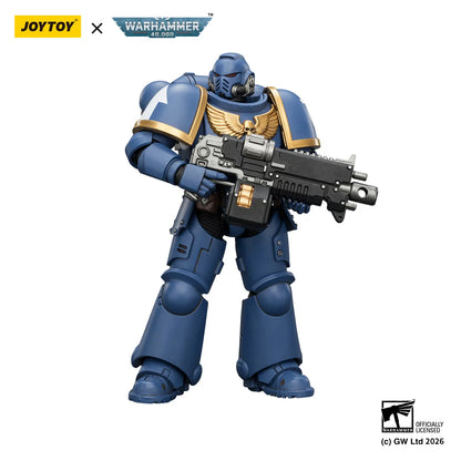 Figura d'azione Ultramarines Intercessor Warhammer 40K 1/18 modello anime, dettaglio realistico e design dinamico.