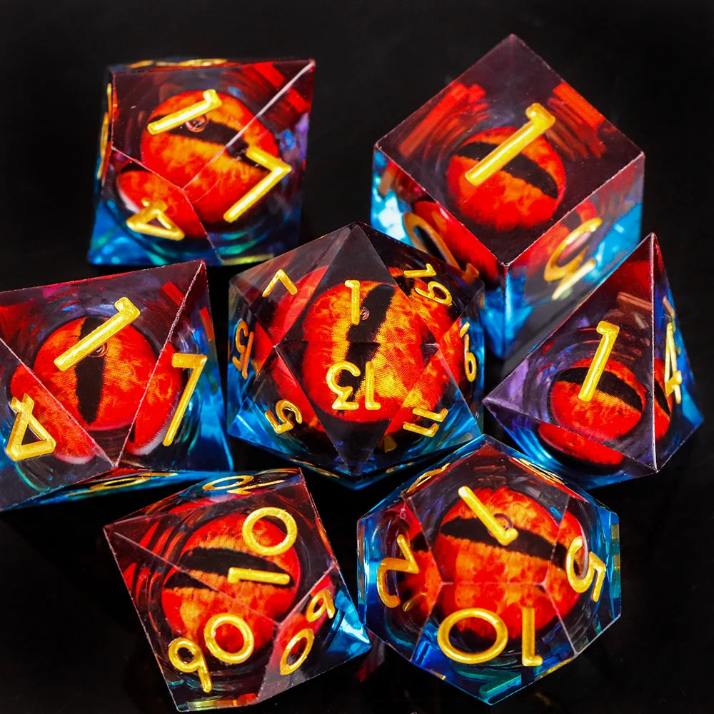 Set di dadi Dragon Eye con bordi affilati e nucleo liquido, ideale per giochi di ruolo come D&D e Pathfinder, di Otaku Family Store.