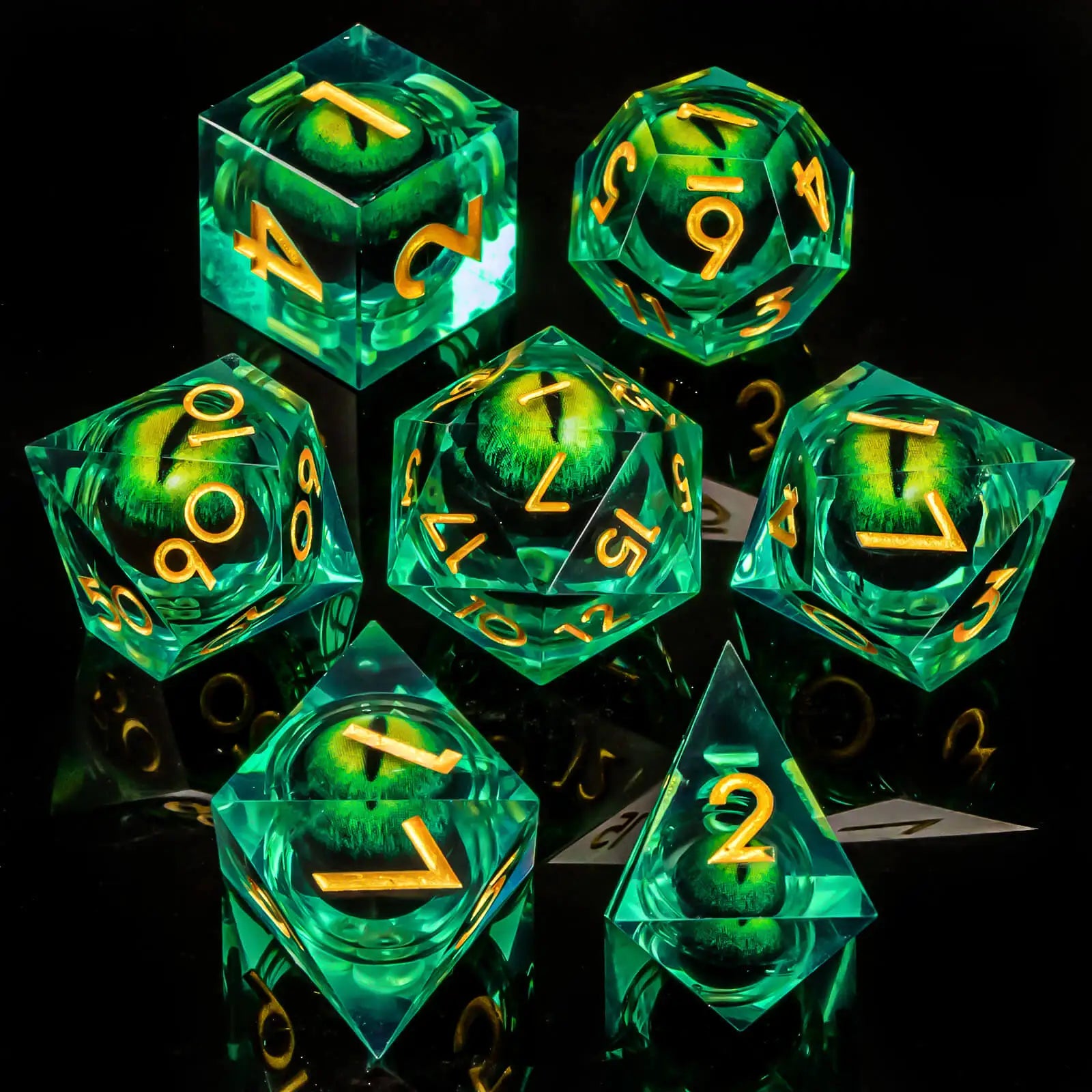 Set di dadi a lama con bordo affilato e nucleo liquido, ideale per giochi di ruolo come D&D e Pathfinder, prodotto Otaku Family Store.