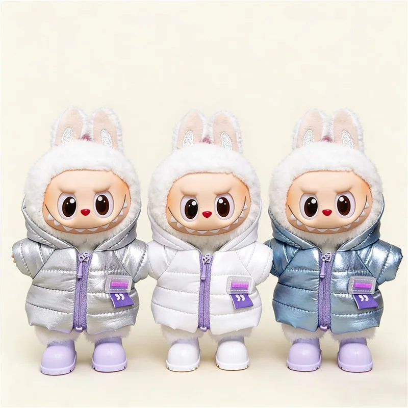 Vestito invernale per bambola Labubu, giacca imbottita con cappuccio in pile, completo di cappello, marca Otaku Family Store.