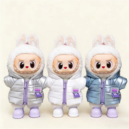 Vestito invernale per bambola Labubu, giacca imbottita con cappuccio in pile, completo di cappello, marca Otaku Family Store.